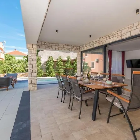 וילה Royal House 3