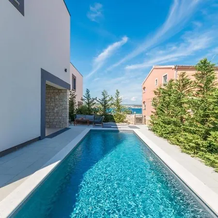 Вилла Royal House 3 *