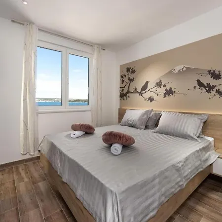 Royal House 3 *