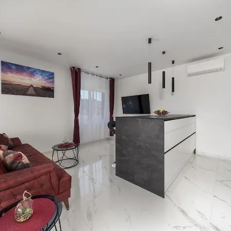 Вилла Royal House 3 *