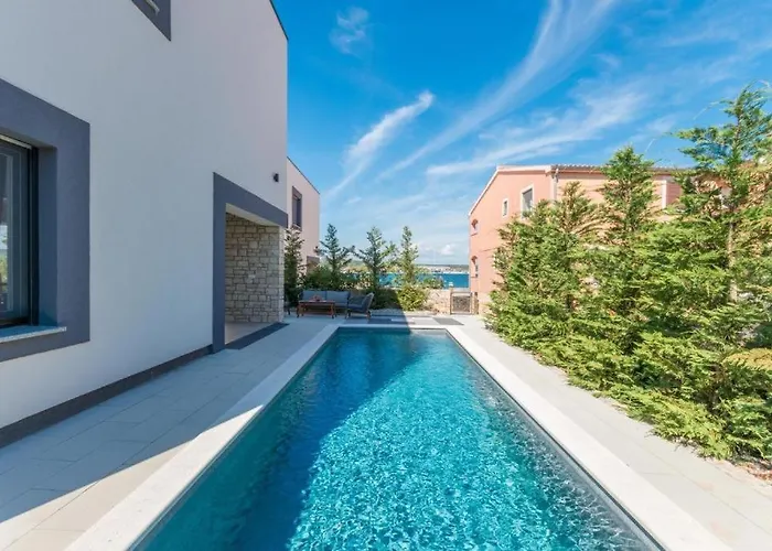 Вилла Royal House 3 *