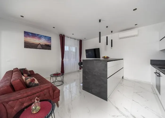 Вилла Royal House 3 *