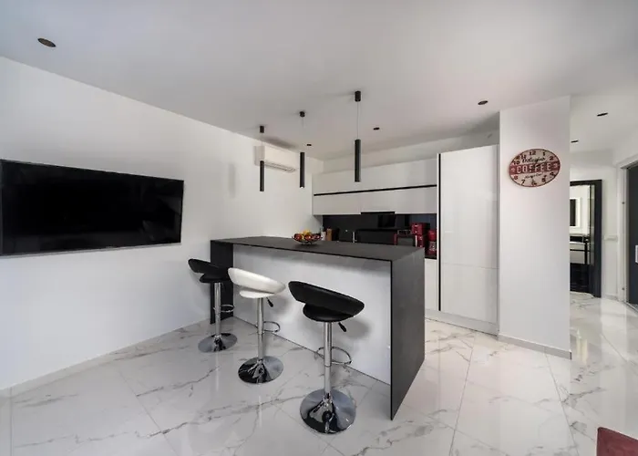 Royal House 3 * Pašman